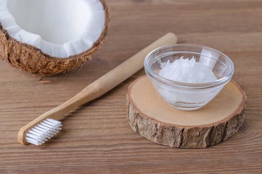 The Benefits of Coconut Oil Pulling and How to Do It?